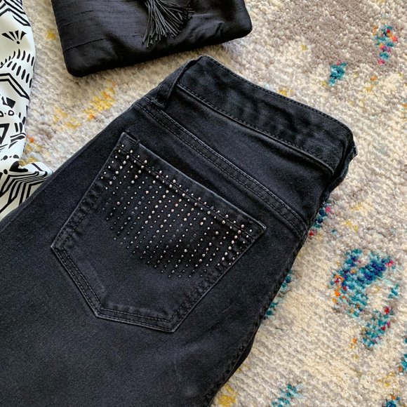 Donated Feb 16 ‘22 Offers Welcome!   SECRETLY SLIMMING Jones NY jeans - Picture 3 of 9